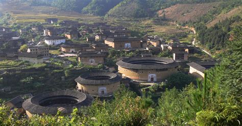 Le Château de Longyan: Un Vestige Historique Fascinant et Imponent !