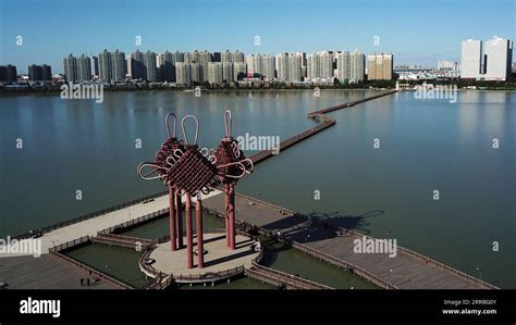 Le Lac de la Paix: Une Oasis Tranquille au Coeur Vibrant de Daqing!