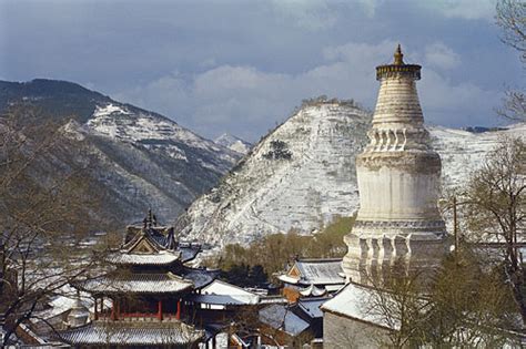 Le Mont Wutai, Un lieu sacré où la sérénité s'épanouit à travers les sommets majestueux !